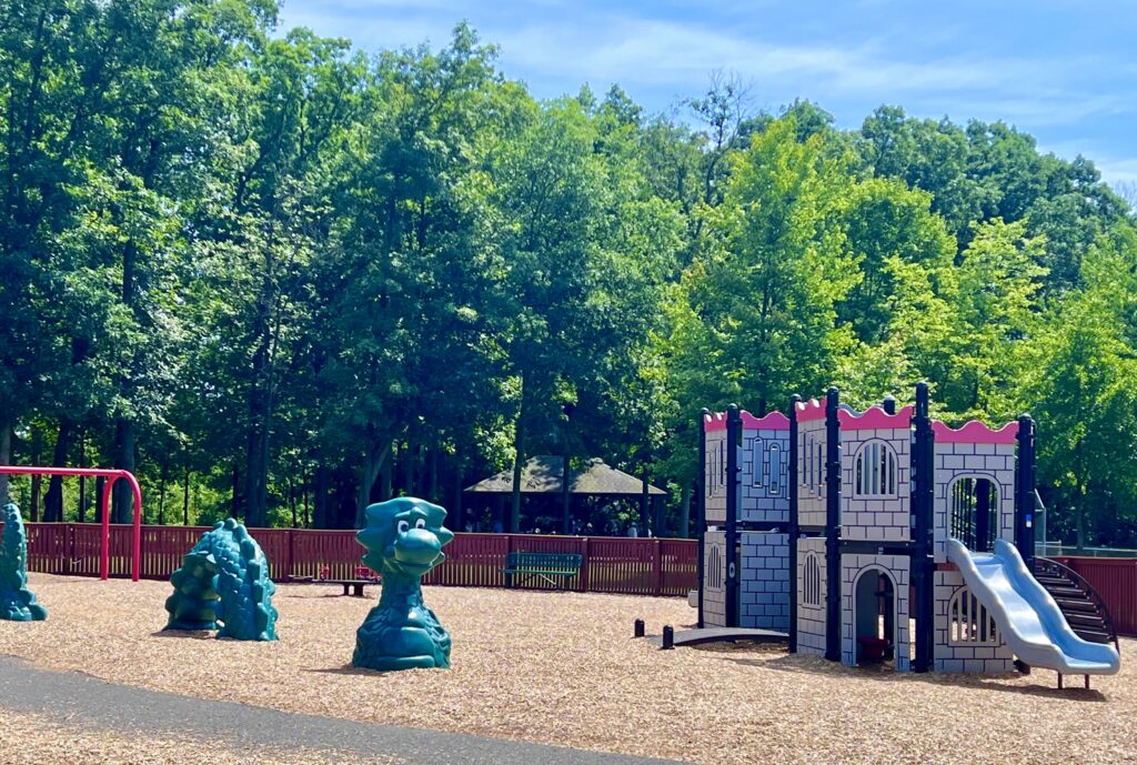 Manderach Memorial Playground Tot Structure