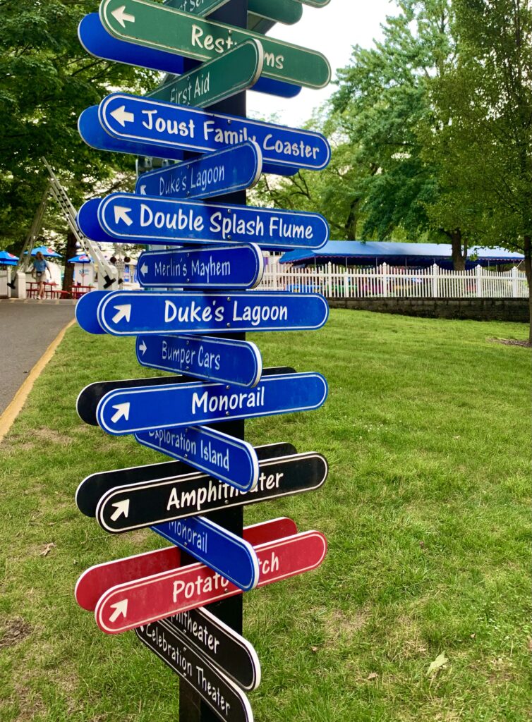 Dutch Wonderland Directional Sign