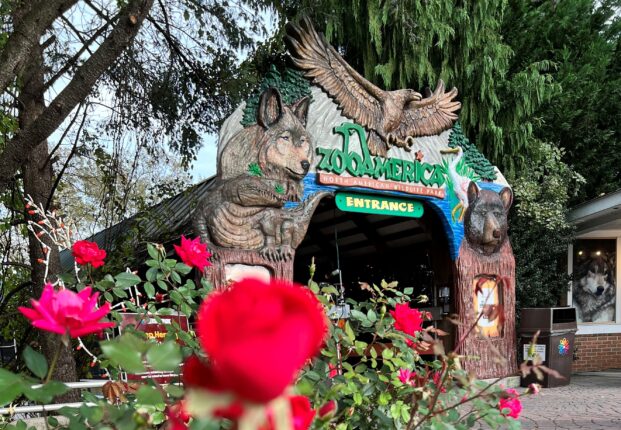 ZooAmerica Entrance wide