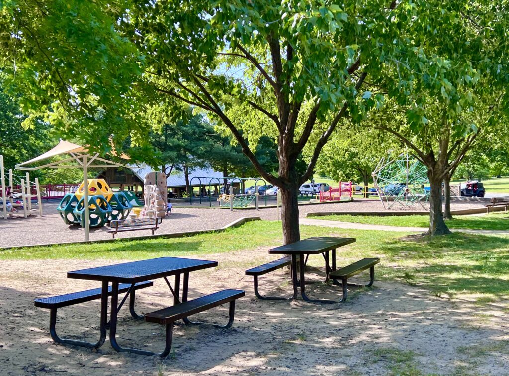 Kinder Park Picnic Tables