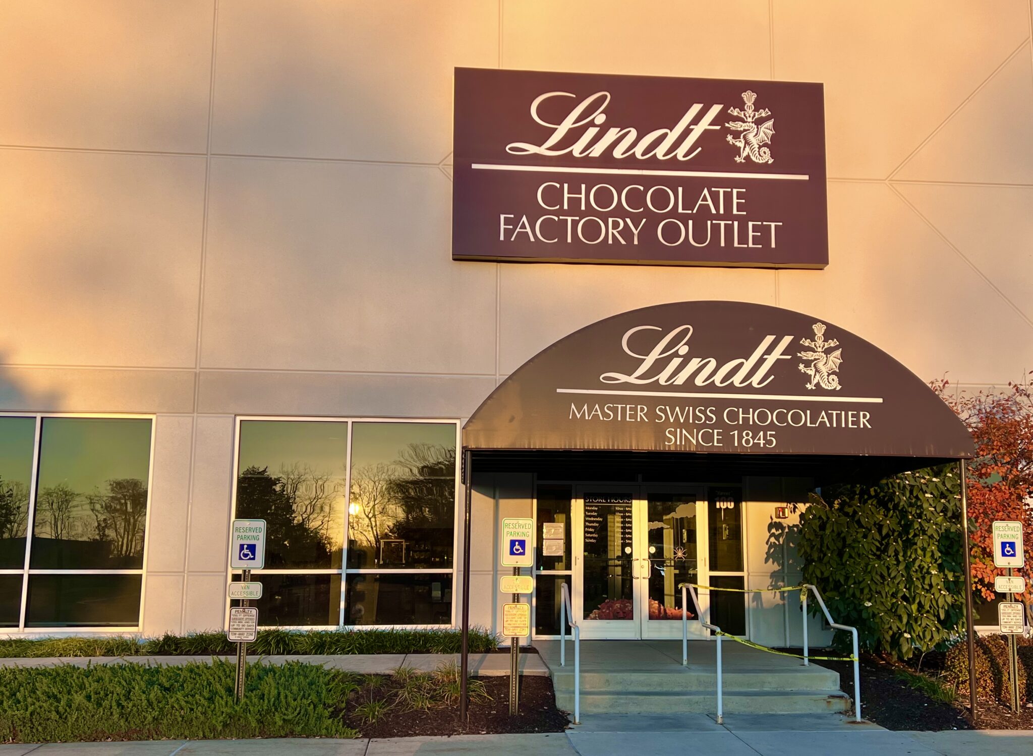 lindt-chocolate-factory-outlet-carlisle-pa-been-there-done-that